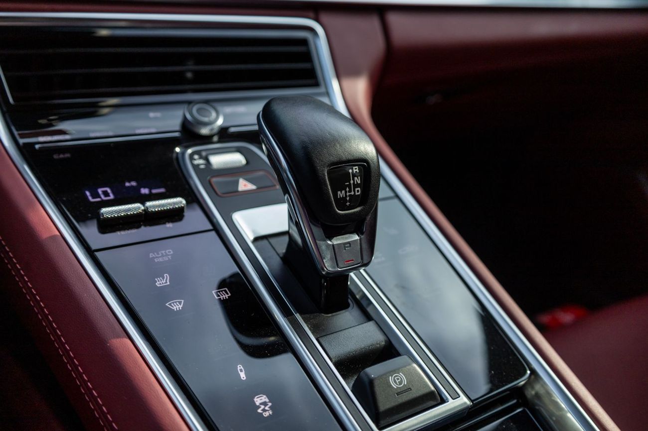 Porsche Panamera Std 3.0L (325 HP)