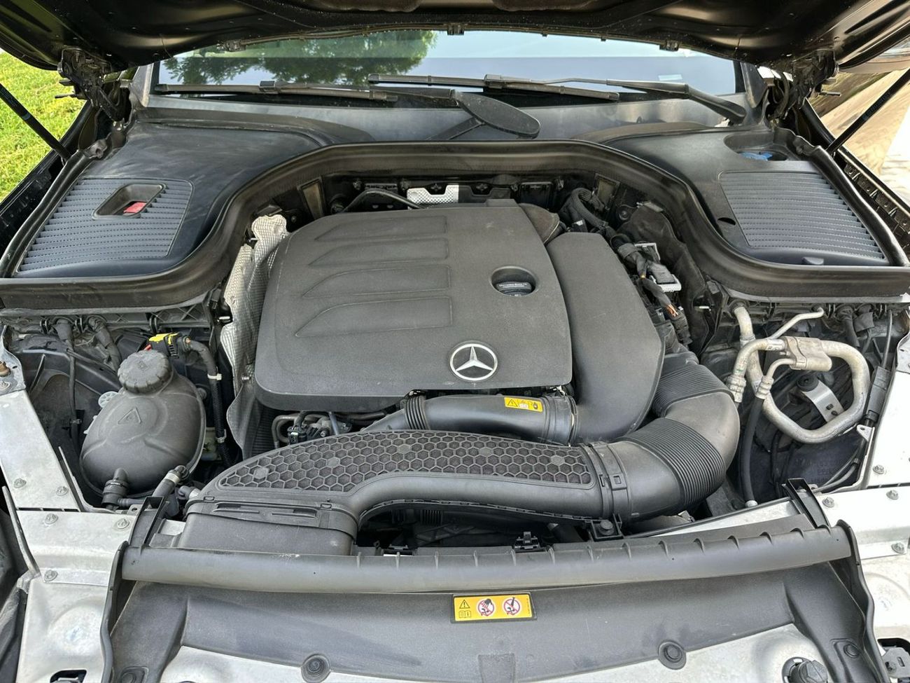 مرسيدس بنز GLC 300 Premium + 2.0L