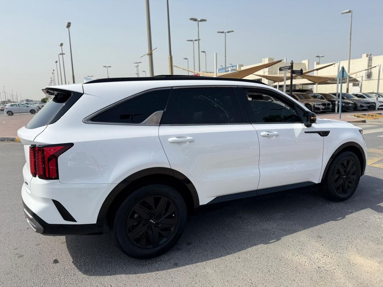 كيا سورينتو 2.5L LX (RWD)