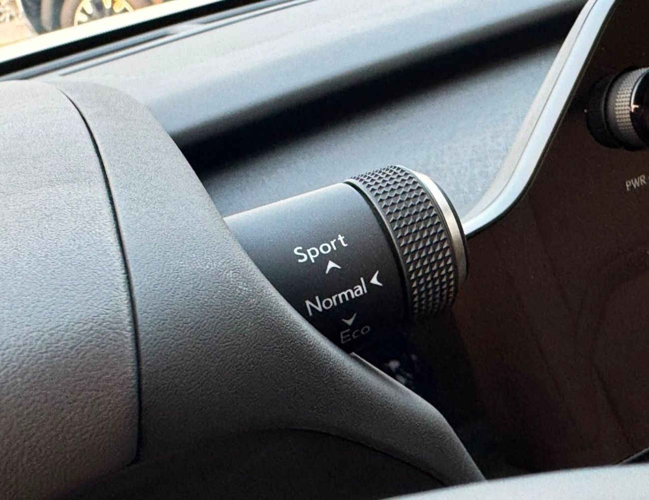 Lexus UX300h PREMIER PRIME HYBRID | 2.0L V4 | RADAR | LEATHER WITH PWR SEATS | SUNROOF | FULL OPTION (CODE # UX3HP)