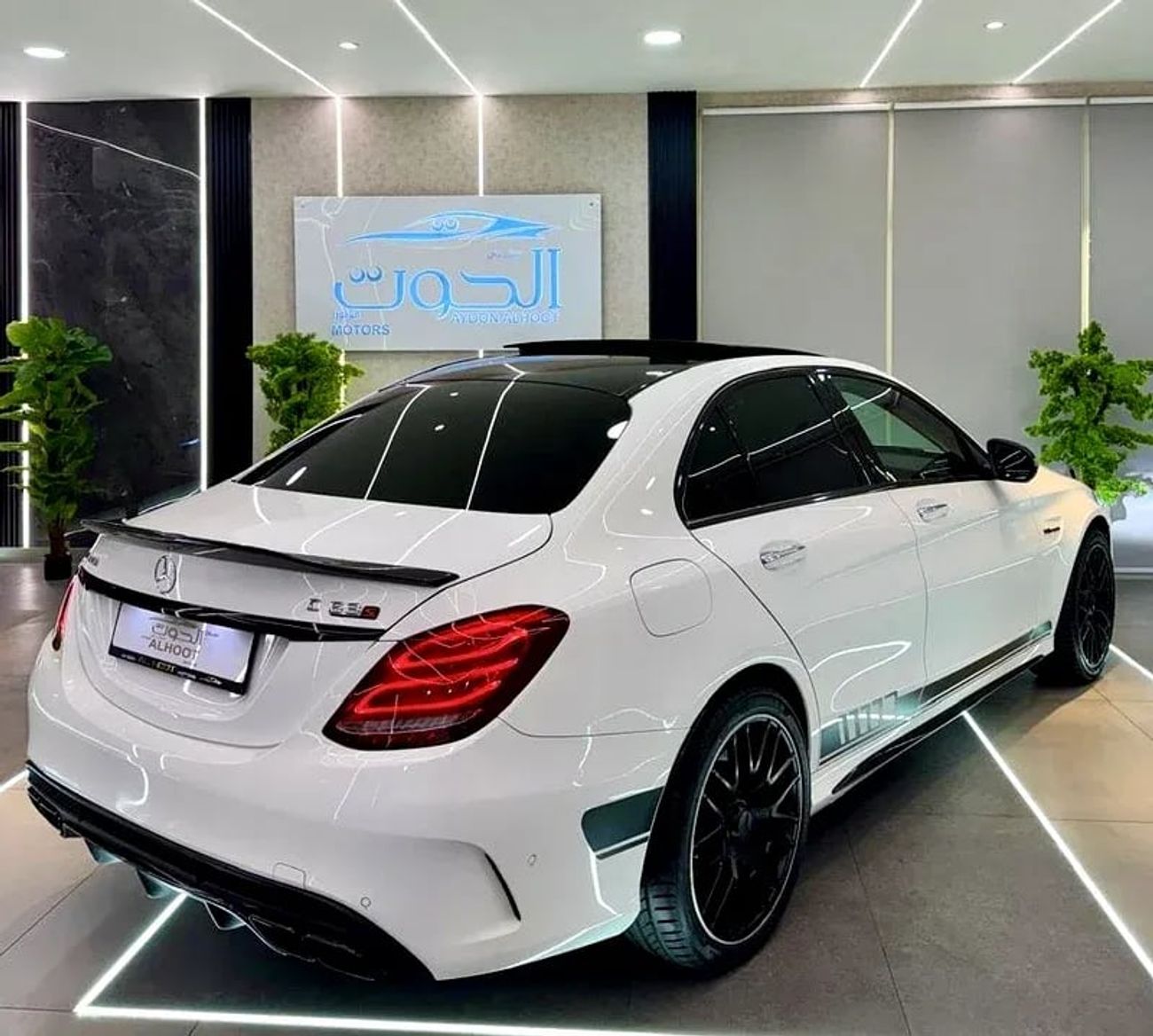 Mercedes-Benz C 63S AMG Std 4.0L Sedan