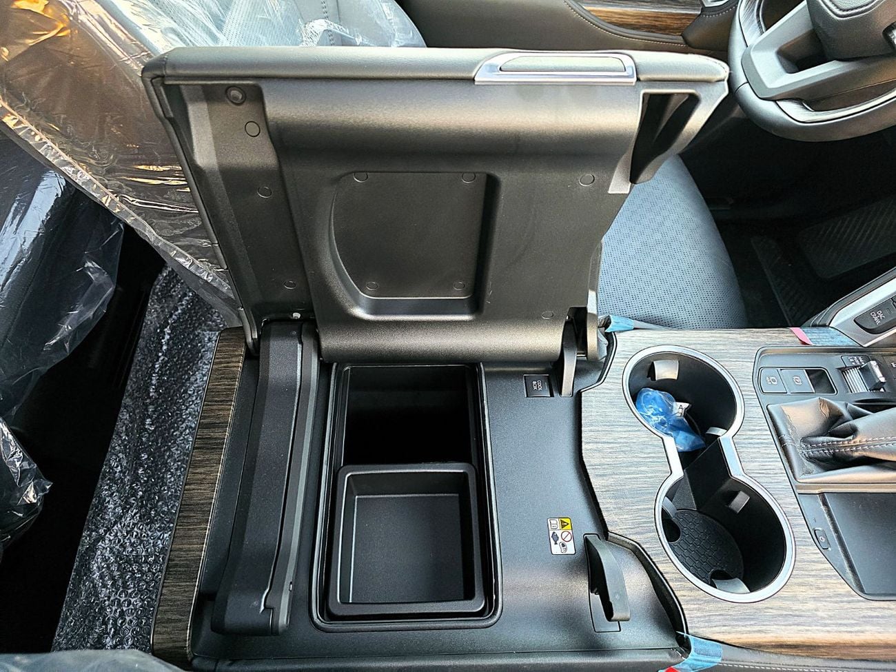 Toyota Land Cruiser VX Toyota land cruiser Vx 3.5l turbo 4*4 A/T  Black color inside black 2026