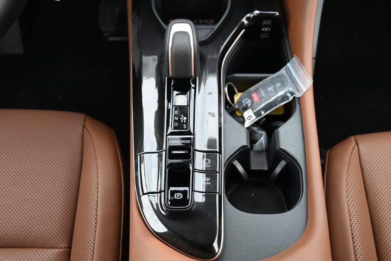 تويوتا كراون 2.5L HYBRID AWD 5 SEATER AT TECH PLUS