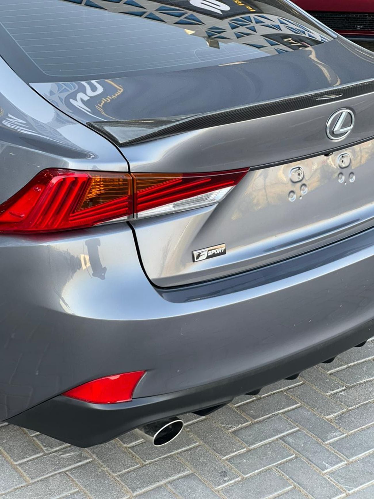 لكزس IS 350 PLATINUM محرك V6 سعة 3500 سي سي / فتحة سقف / رادار / نظام المساعدة على البقاء في المسار / شاشة كبيرة