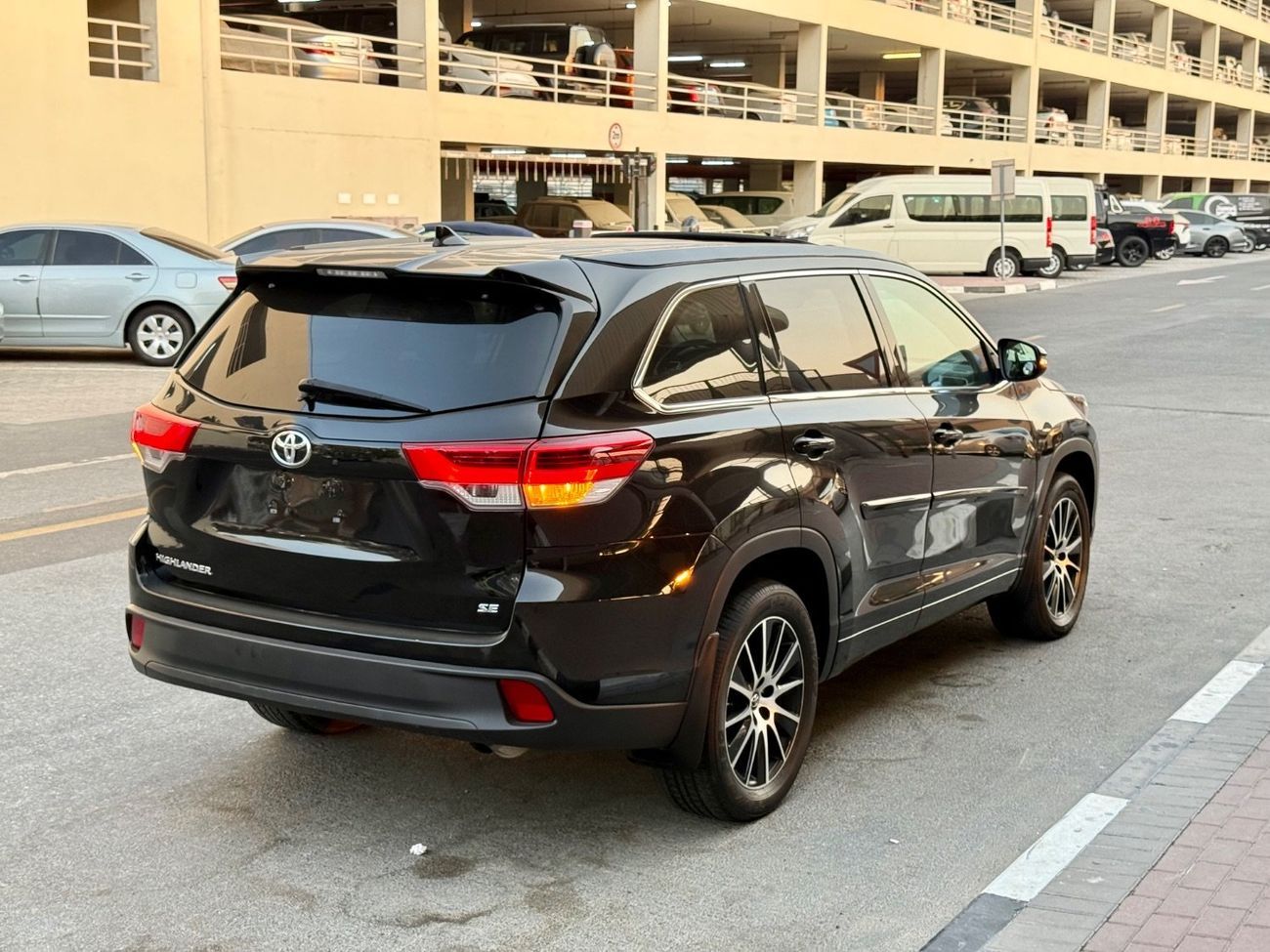 Toyota Highlander 2018 SE LIMITED AWD MOONROOF 3.5 FULL OPTION USA IMPORTED