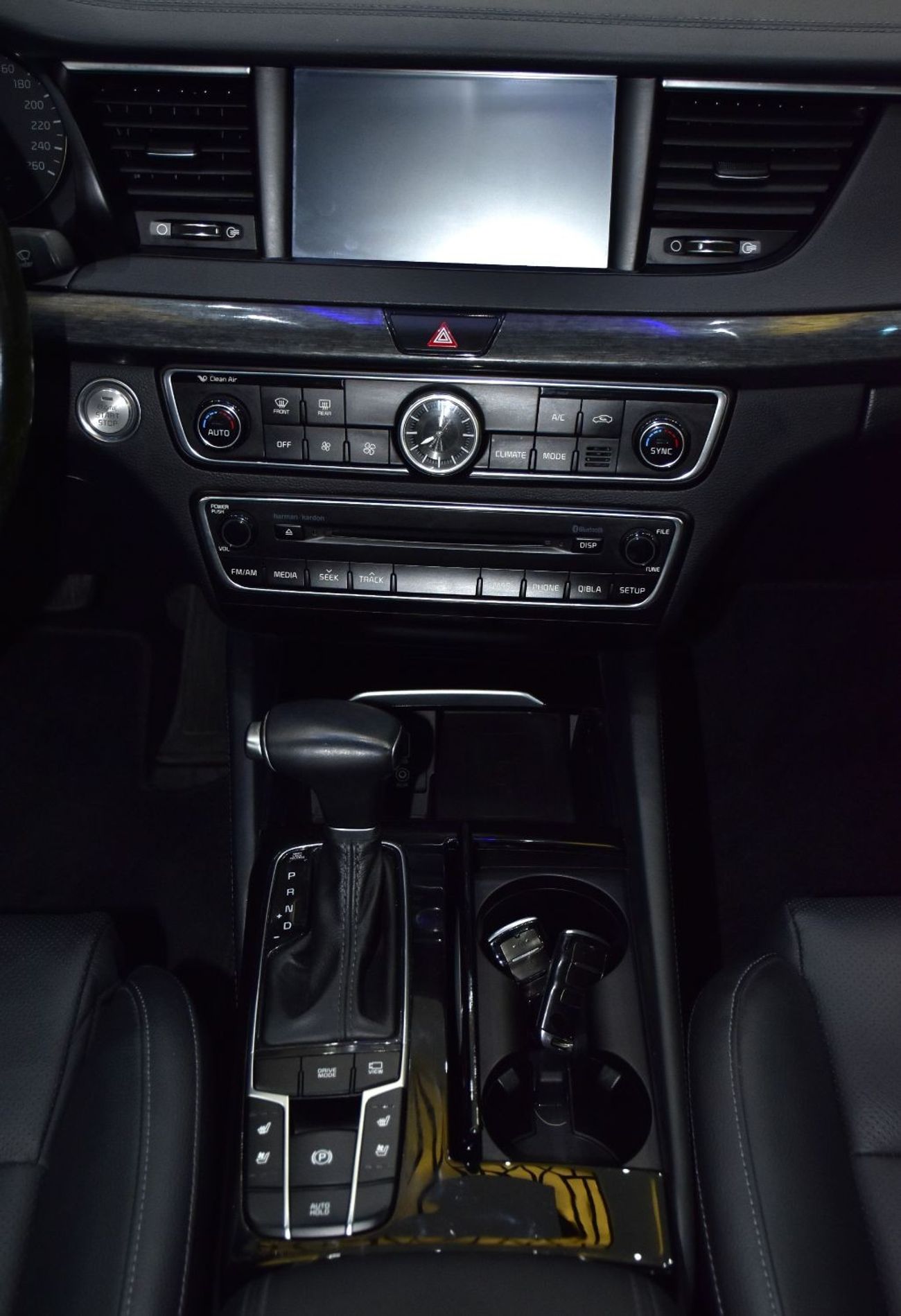 كيا كادنزا EXCELLENT DEAL for our KIA Cadenza V6 ( 2017 Model ) in Silver Color GCC Specs