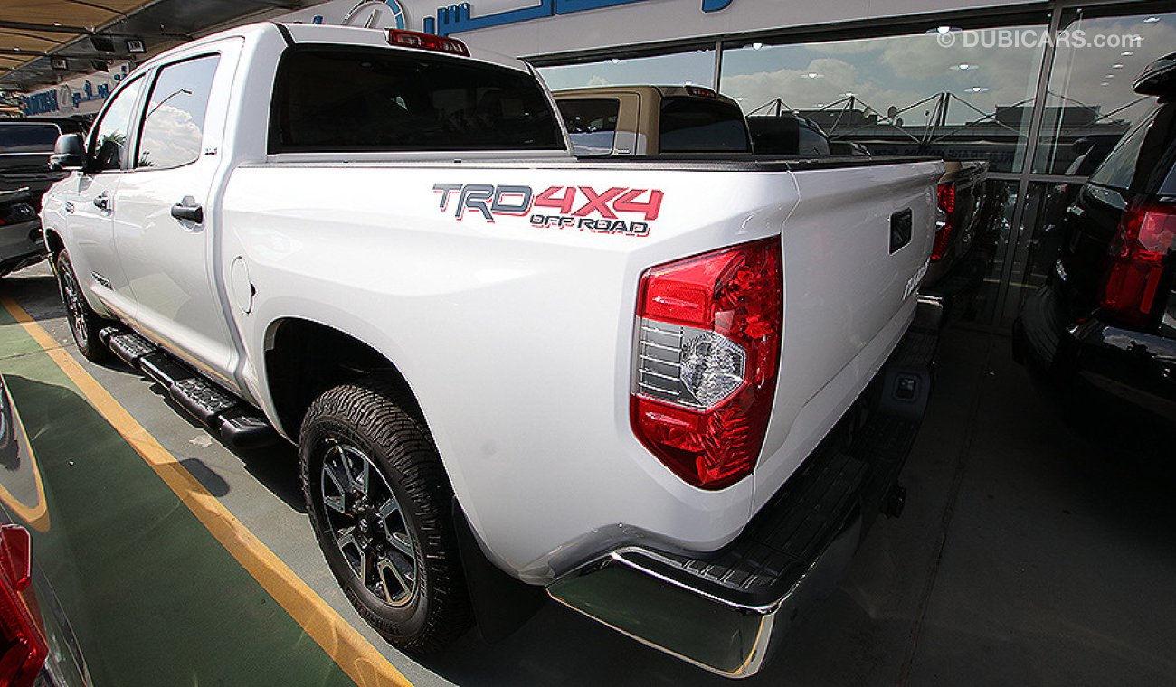 Toyota Tundra 2019, Crewmax SR5, 5.7L V8 4X4, 0km with 6 Years or 200,000km Warranty and 1 Free Service