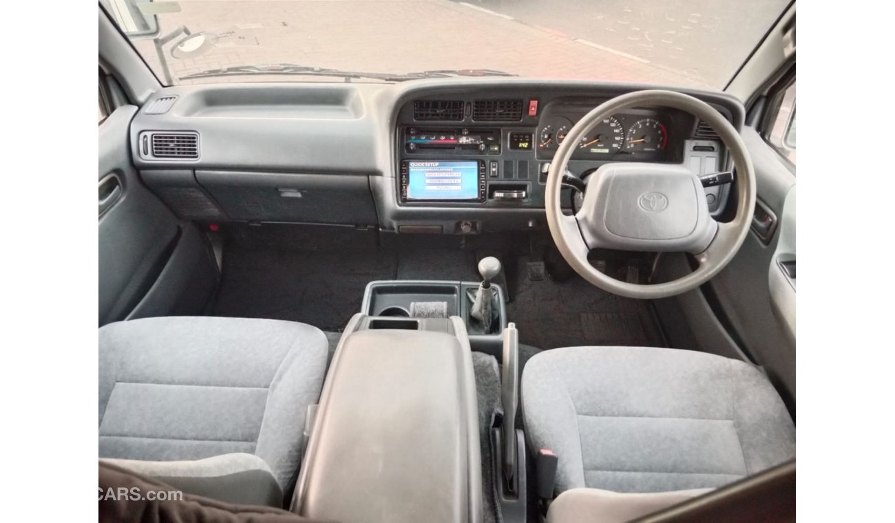 تويوتا هاياس TOYOTA HIACE VAN RIGHT HAND DRIVE (PM1584)