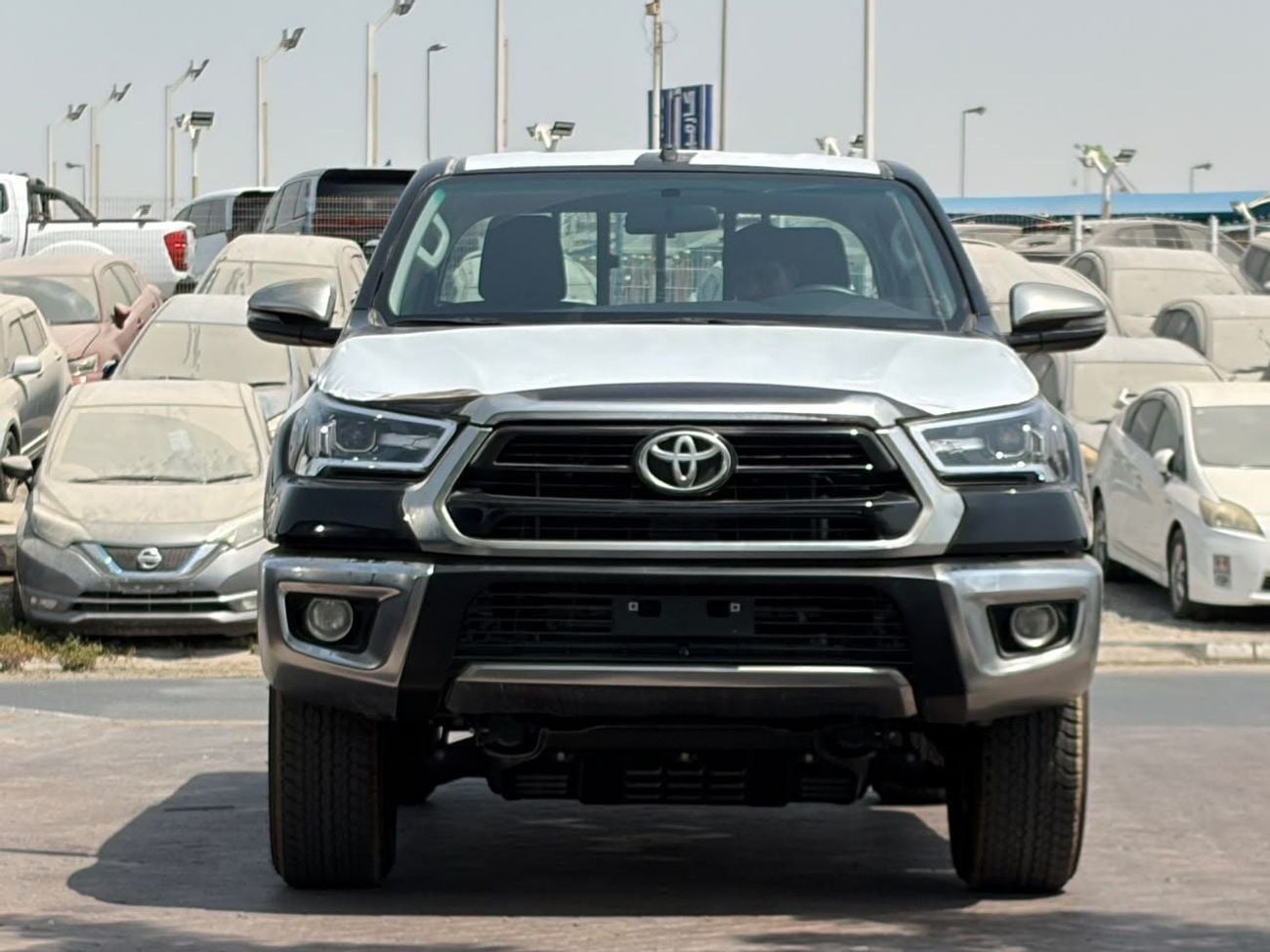 Toyota Hilux SR5 TOYOTA HILUX 2.7L V4 PETROL | A/T | DIGITAL A/C | DVD + CAMERA | ALLOY RIMS | MY 2026