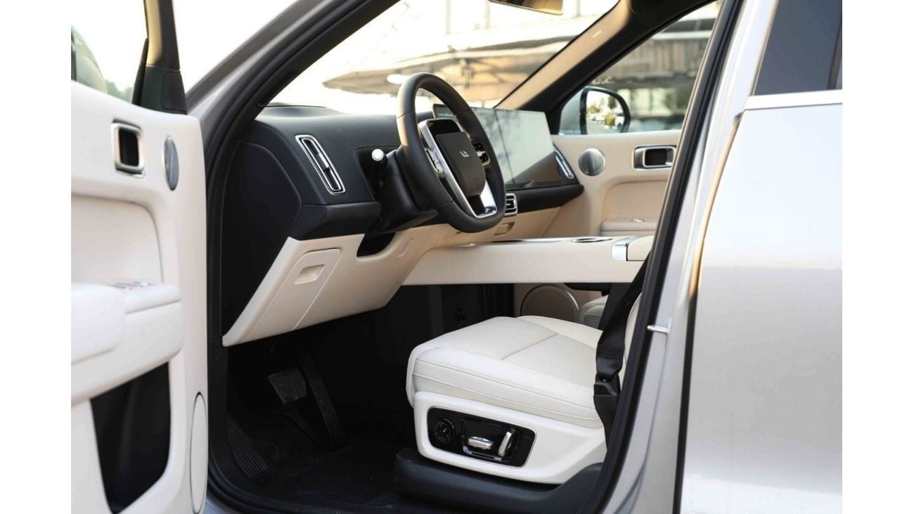 Li Auto L9 2024 Li Auto L9 ULTRA - Silver inside Black & White