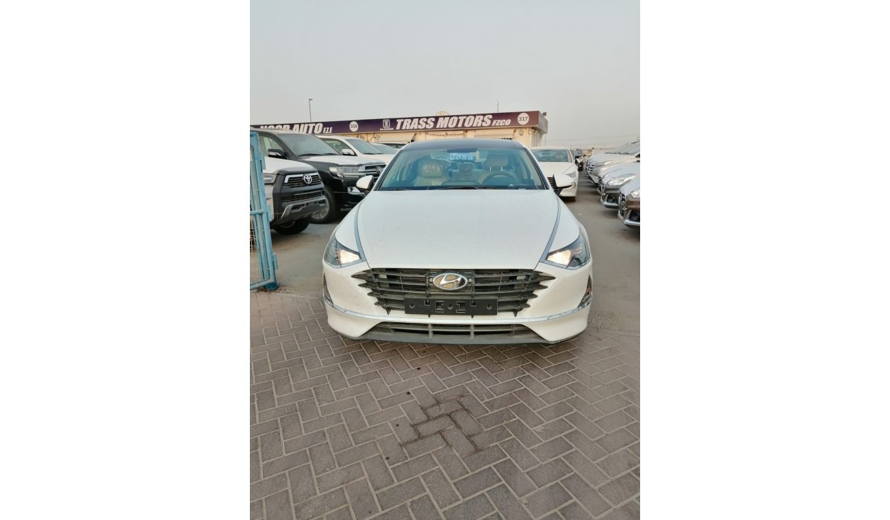 Hyundai Sonata 2.5 L , Mid option , panoramic roof , Electric gear