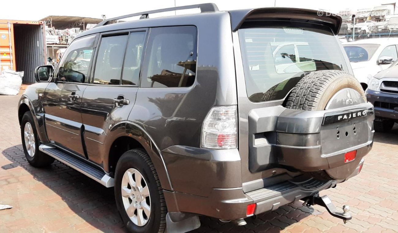 Mitsubishi Pajero DIESEL 4X4 3.2L RIGHT HAND DRIVE