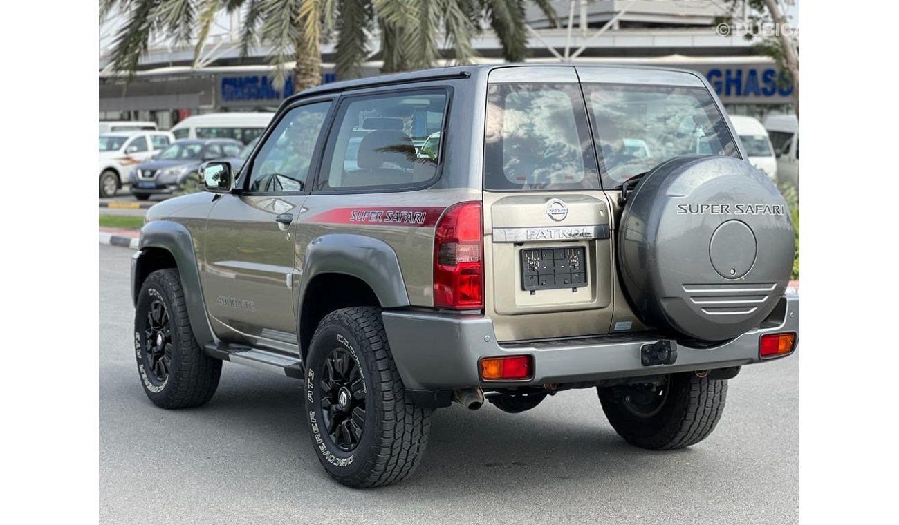 نيسان باترول سوبر سفاري GCC WITH LIFT KIT LOW MILEAGE IN BRAND NEW CONDITION