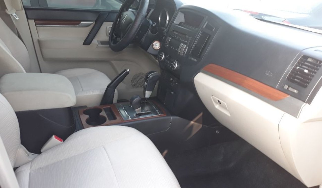 Mitsubishi Pajero 2009 Pajero GLS 4x4 ...Car in New condition 7 seater .wellmaintaned .New tyers all