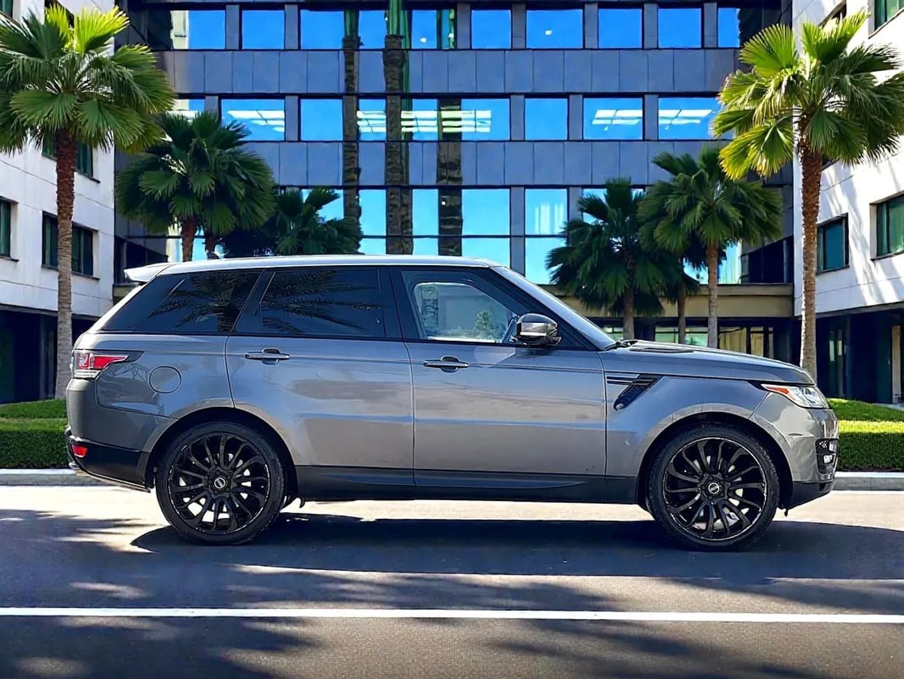 Land Rover Range Rover Sport 1,620 EMI PM | | HSE | WELL MAINTAINED