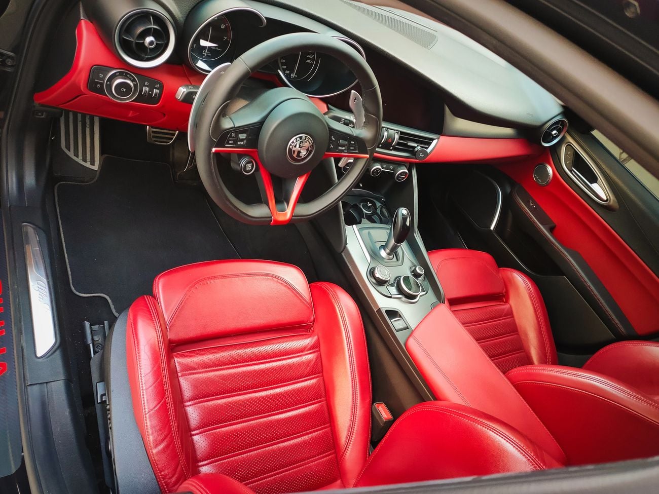 ألفا روميو جوليا Veloce 2.0L AWD