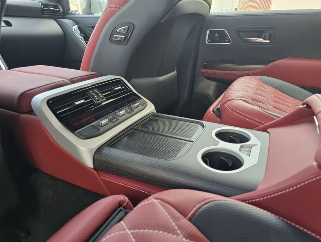 تويوتا لاند كروزر VXR VX 3.5L PETROL A/T WITH MBS AUTOBIOGRAPHY VIP 4 SEAT AND ROOF STAR LIGHT