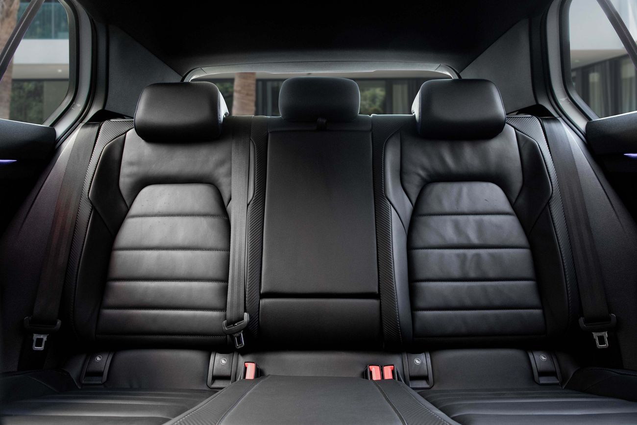 فولكس واجن جولف Golf R | 3,330 P.M | 0% Downpayment | LEATHER | SUNROOF | VW WARRANTY