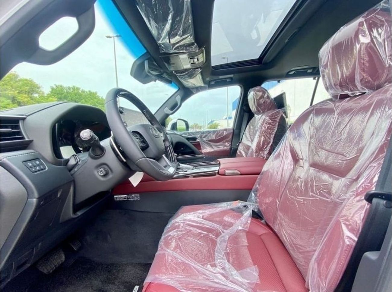 Lexus LX 600 SIGNATURE EDITION, AUTOMATIC TRANSMISSION, RADAR, WIRELESS CHARGER,BRAND NEW, MODEL2025