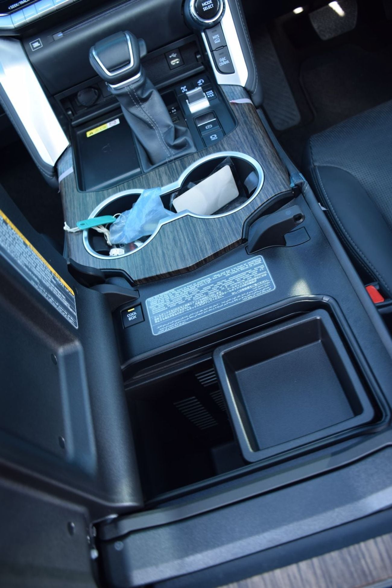 تويوتا لاند كروزر VXR VX 3.3L 6 Cylinder Diesel 4x4 (Right Hand Drive)