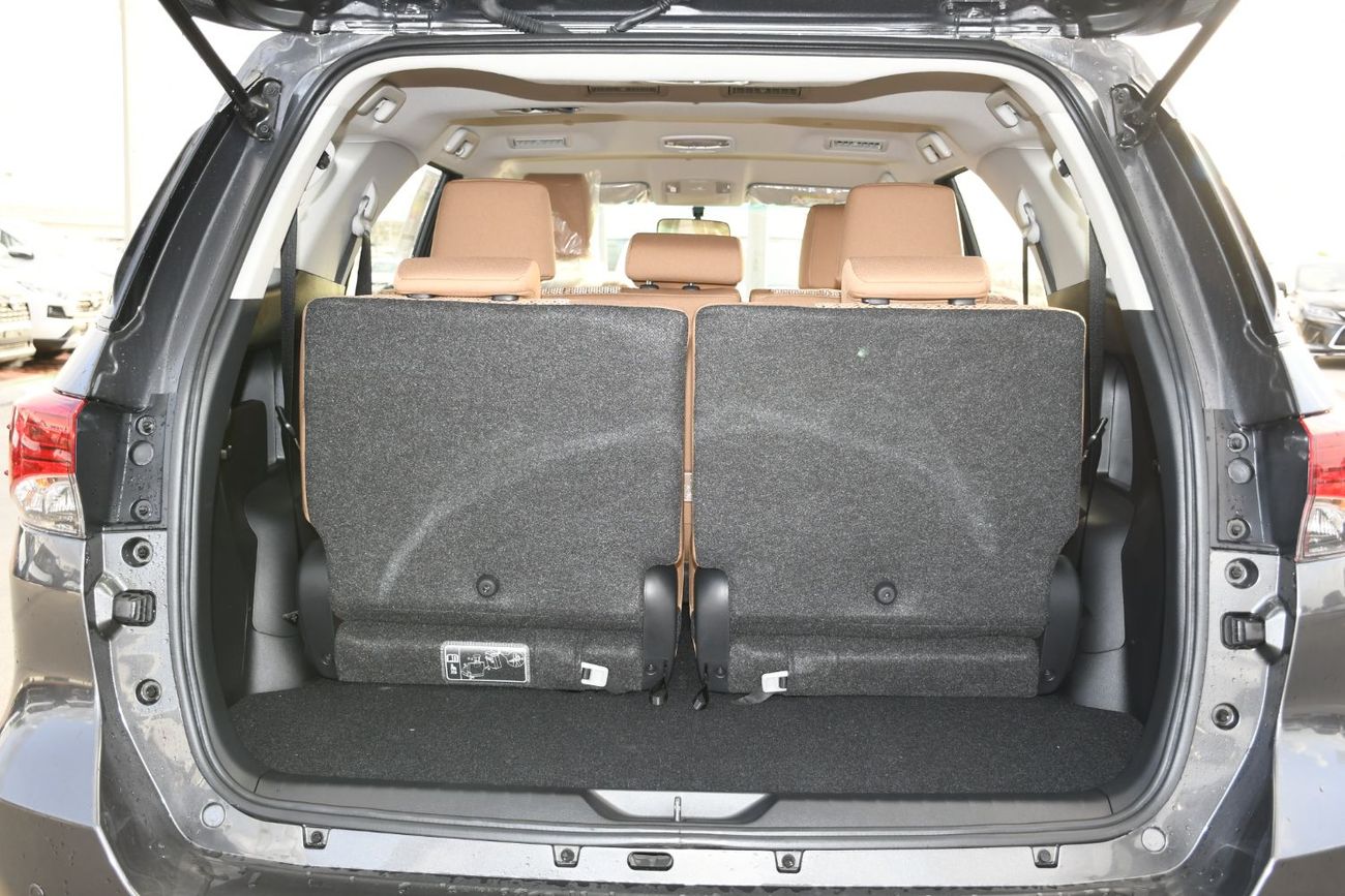 تويوتا فورتونر 2.4L  V4 Diesel Automatic 4x4WD (Ready Stock)