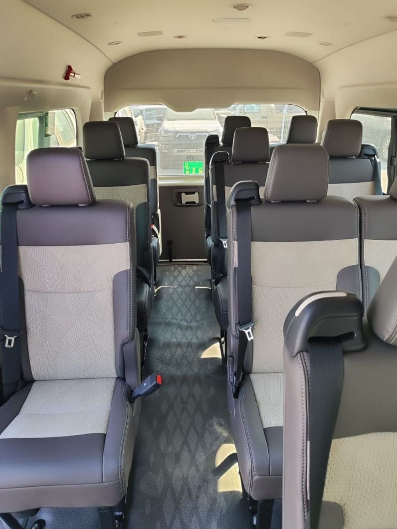 Toyota Hiace - Toyota Hiace GL HIGHROOF / 13 SEATER / REAR CAMERA / 3.5L PETROL A/T / WHITE BUMPER