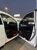 Nissan Pathfinder the car is in perfect condition, from the twentieth year, 4wd with an engine capacity of 3.5 360 cam