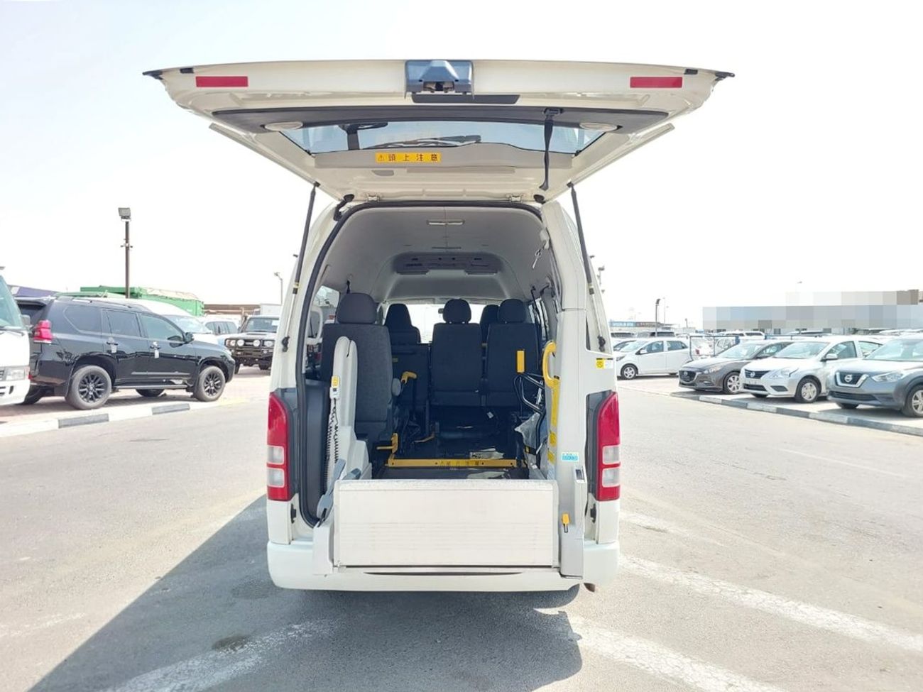 Toyota Hiace TOYOTA HIACE COMMUTER VAN 2013 RHD 3.0 L DIESEL AUTOMATIC (PM63050)