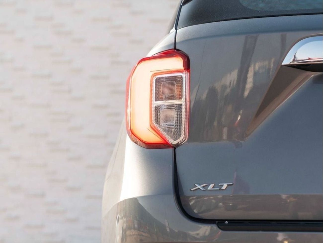 Ford Explorer XLT 200A 2.3L 4WD