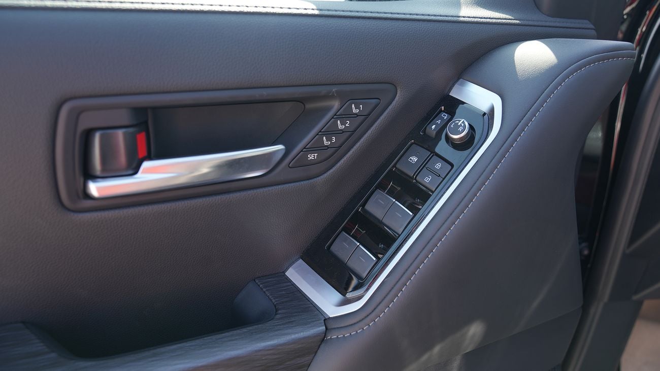 تويوتا لاند كروزر VXR