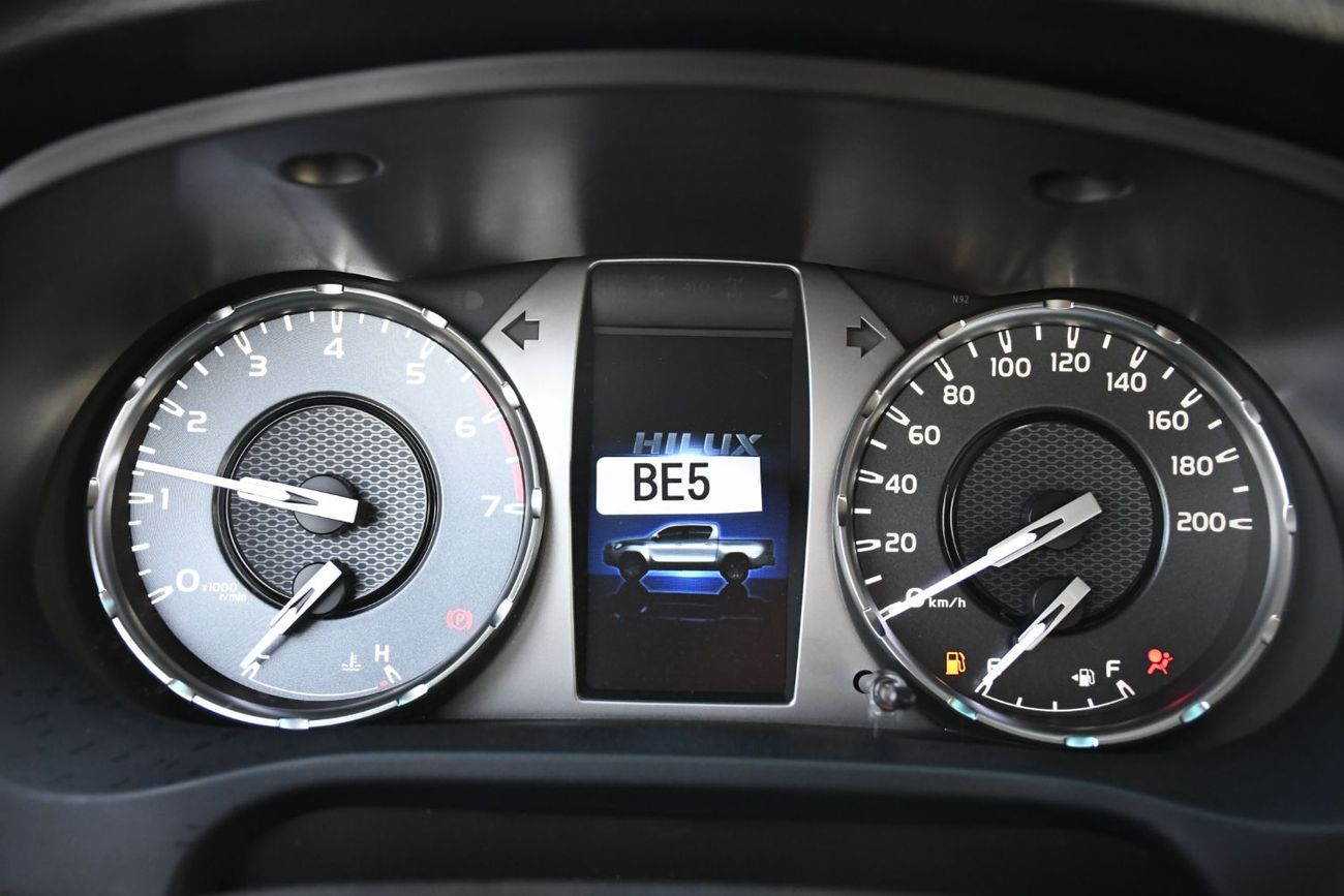 Toyota Hilux 2.7L V4 SR5 BSM Push Start full option ( Ready Stock )