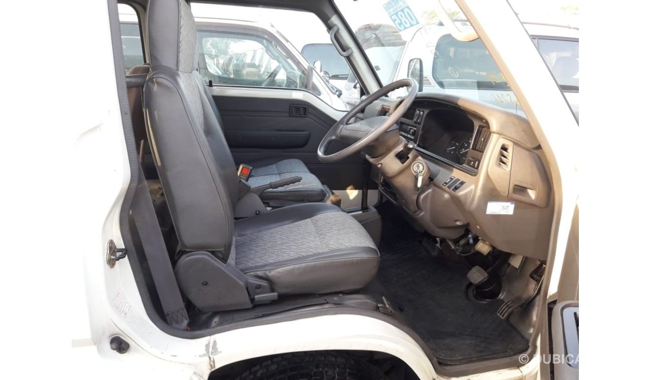 نيسان كارافان Nissan Caravan RIGHT HAND DRIVE (Stock no PM 330 )