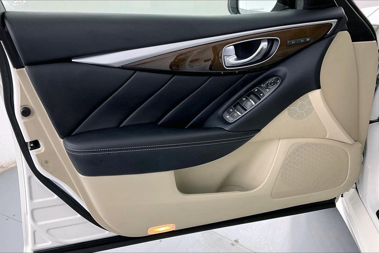 Infiniti Q50 Premium / Luxe