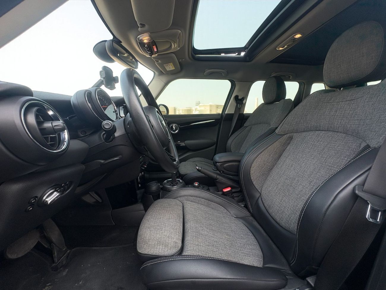 ميني كوبر Std 1.5L I3 A/T | 2020 | GCC SPECS | AED 960 per month