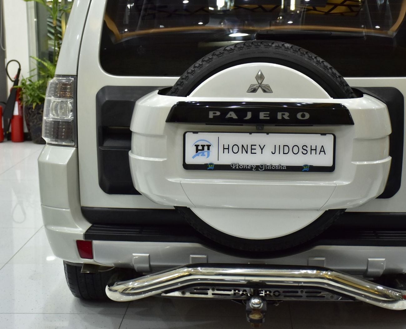 Mitsubishi Pajero GLS HIGHLINE TOP EXCELLENT DEAL for our Mitsubishi Pajero Di-D ( 2012 Model ) in White Color GCC