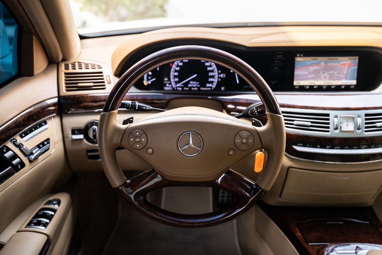 مرسيدس بنز S 500 AMG 4.7L V8 AMG GCC 2013 In Good Condition