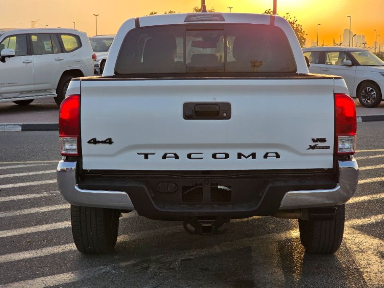 تويوتا تاكوما 2023 Model SR5 Push button, 4x4 and leather seats