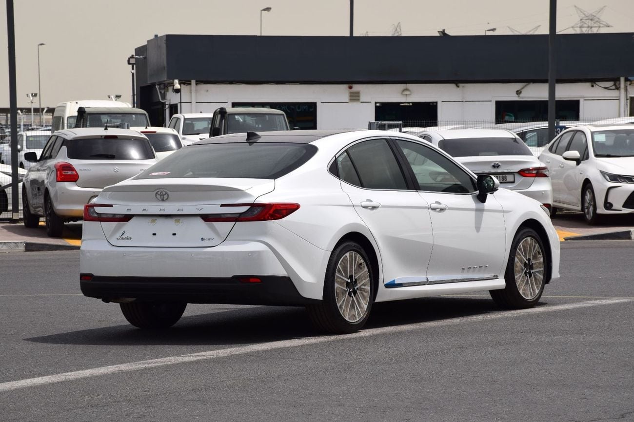 Toyota Camry Higher Trim With 5 Camera and panoramic roof
