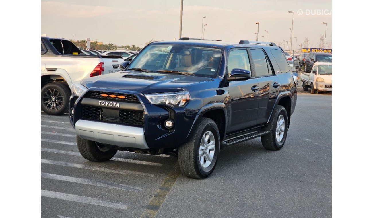 تويوتا 4Runner 2023 Model 4x4 , 7 seater , leather seats and low mileage only 1500 mileage