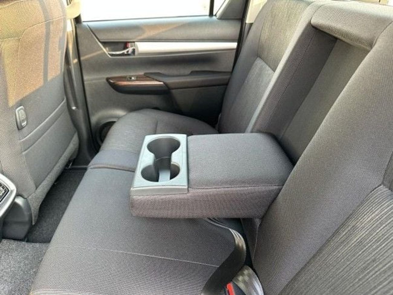 تويوتا هيلوكس 2026 Toyota Hilux SR5 Double Cab Pickup 4.0L V6 Petrol A/T 4x4 Export Only