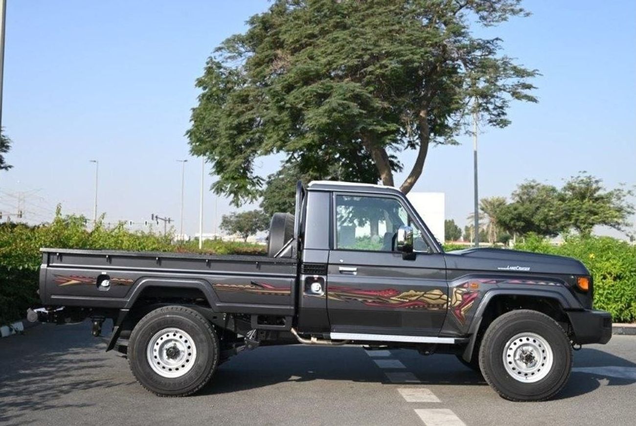 تويوتا لاند كروزر بيك آب 2025 TOYOTA LAND CRUISER 79 SINGLE CAB PICKUP DLX V6 4.0L PETROL 4WD AT