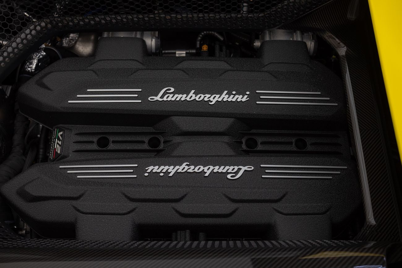 لامبورغيني ريفويلتو 6.5L V12 Hybrid