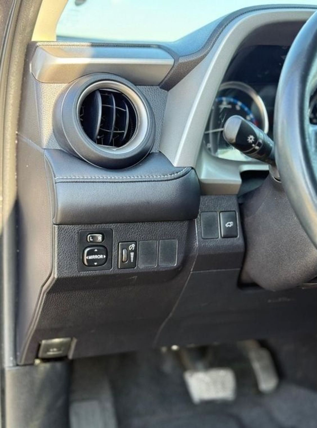 تويوتا راف ٤ TOYOTA RAV4 XLE Full Option