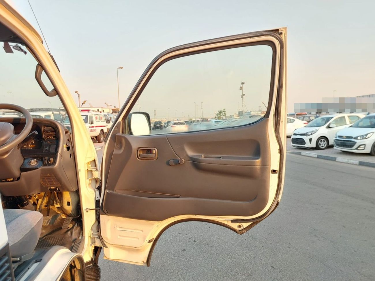 تويوتا هاياس TOYOTA HIACE COMMUTER VAN RHD 2004 MODEL 3.0 L DIESEL MANUAL(PM20757)