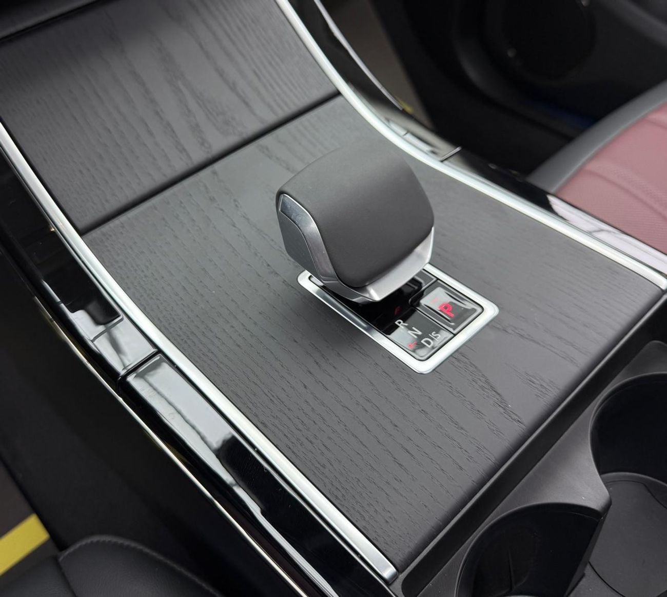 لاند روفر رانج روفر إيفوك DYNAMIC SE P250 P250 SE 2.0L 2025 Range Rover Evoque P250 Dynamic SE ,Warranty ,Brand New.