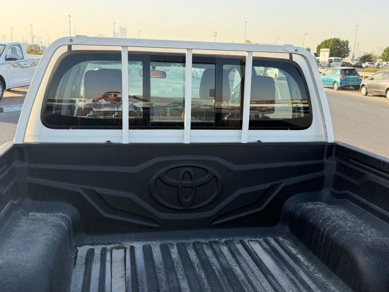 تويوتا هيلوكس Toyota Hilux 2.7 AT 4x2 GCC