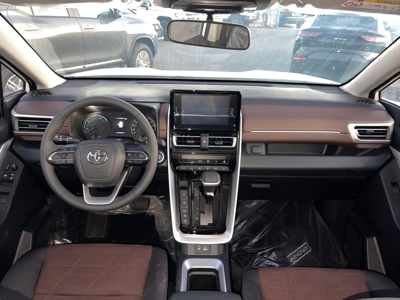 تويوتا إينوفا 2.0L HyCross 8S Hybrid