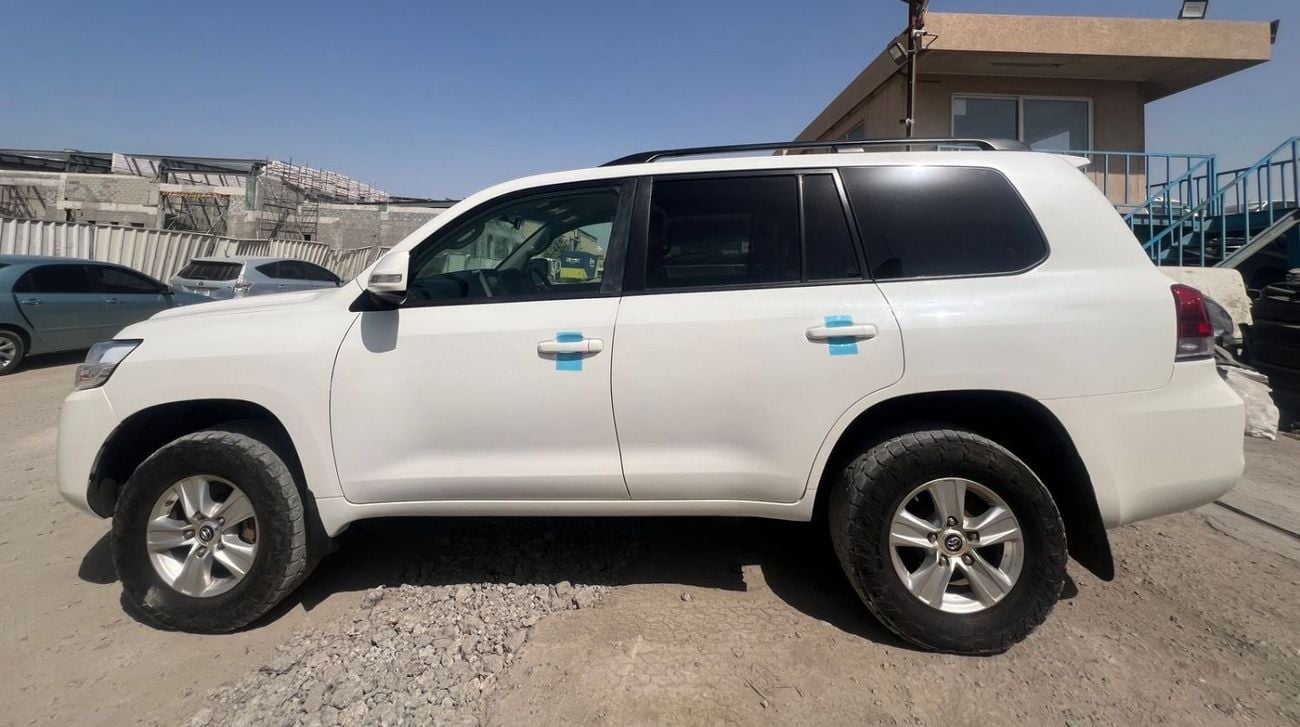 Toyota Land Cruiser GXR Land Cruiser ,Fuel Diesel ,Capacity 4500 cc ,Right Hand Drive ,For Export Only