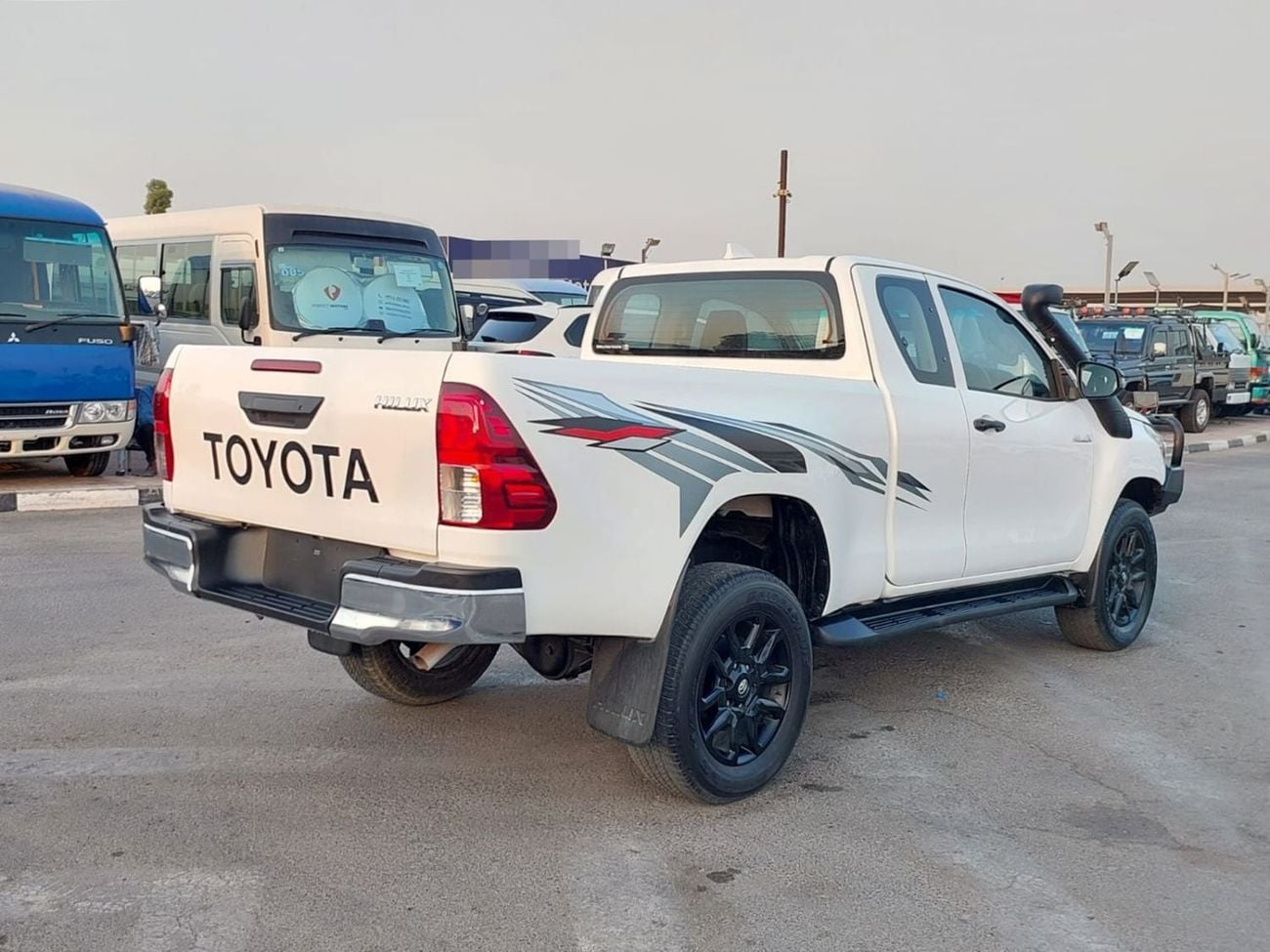 Toyota Hilux 2022 TOYOTA HILUX SMART CAB RHD DIESEL AUTOMATIC 2.4L 2GD ENGINE (PM40191)