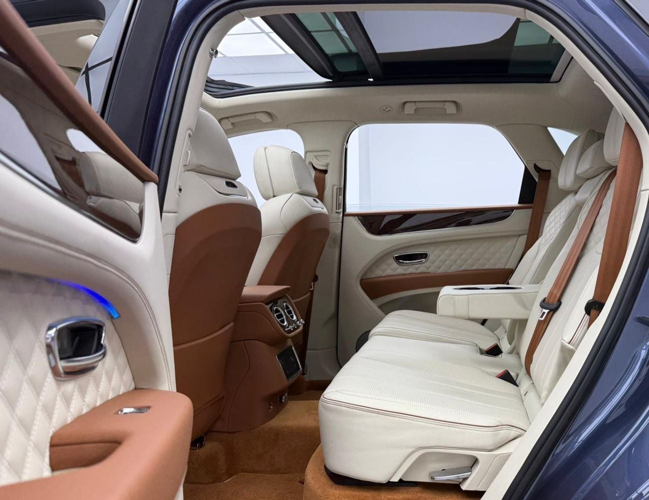 بنتلي بينتايجا STANDARD Bentayga 4.0T 2022 Bentley Bentayga, Warranty, Full Service History, Fully Loaded, Excellent